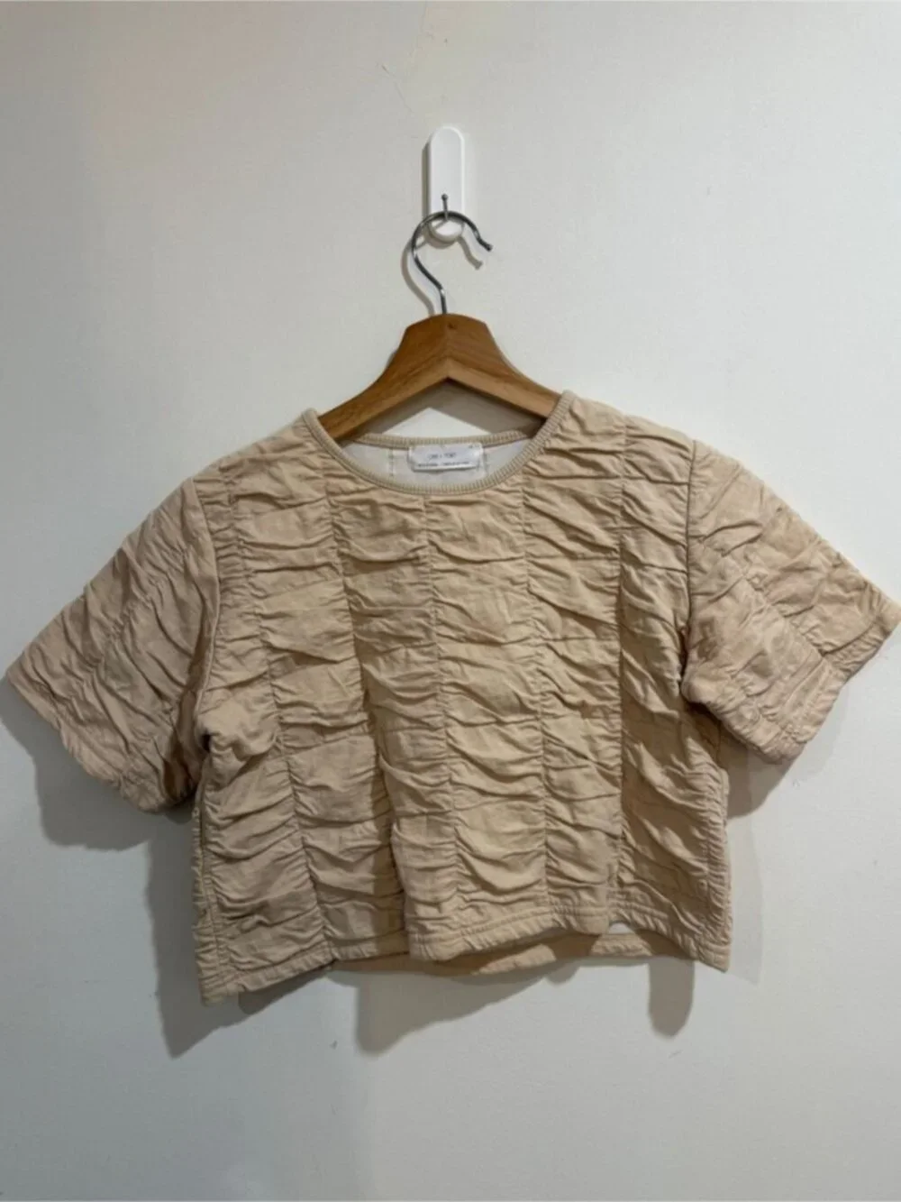 Oak + Fort Beige Textured Ruched Cropped Top Size L Minimalist - Picture 2 of 10